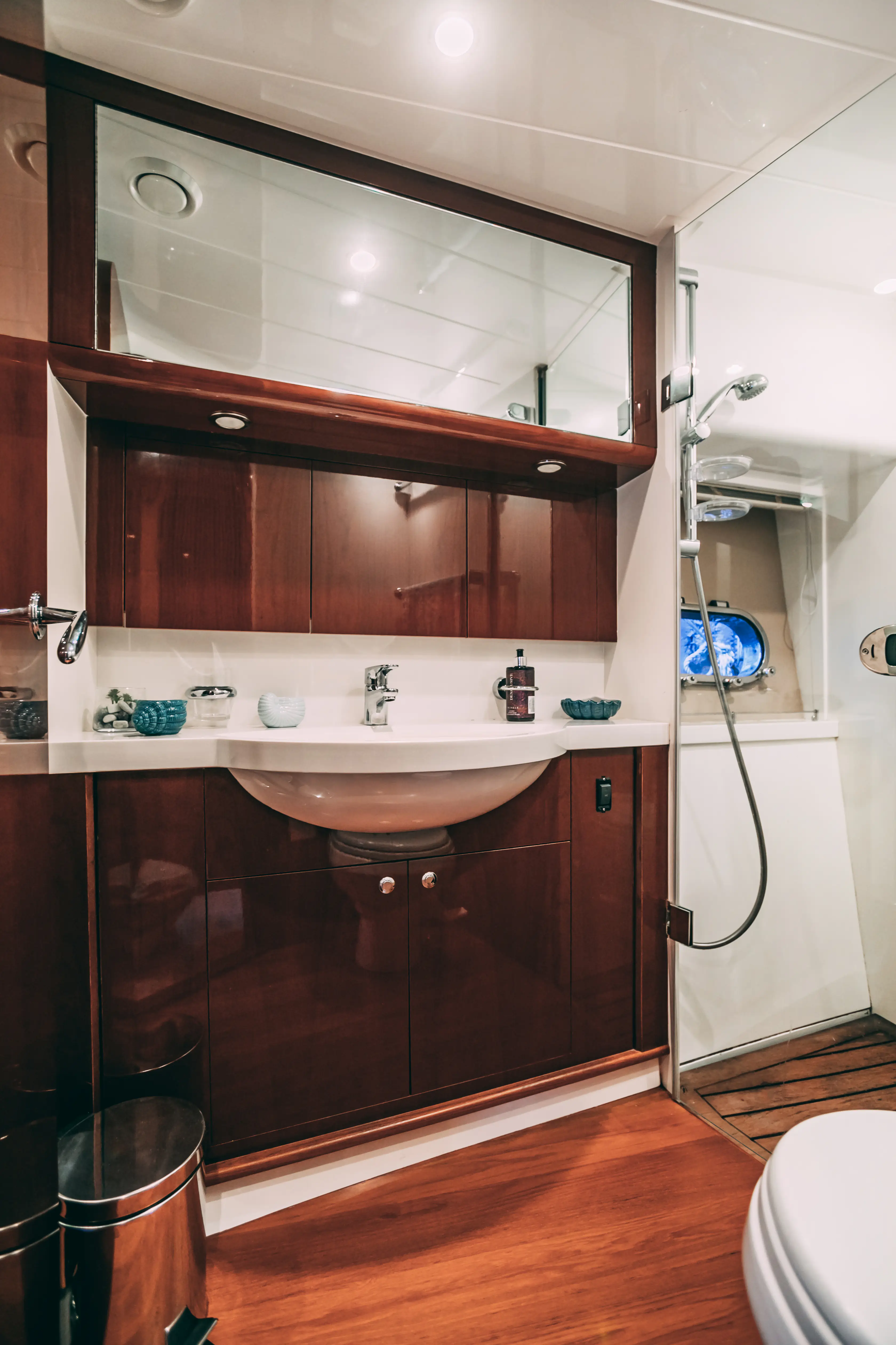 Яхта Princess 68